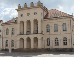 Das Rathaus von Neustrelitz am Markt.