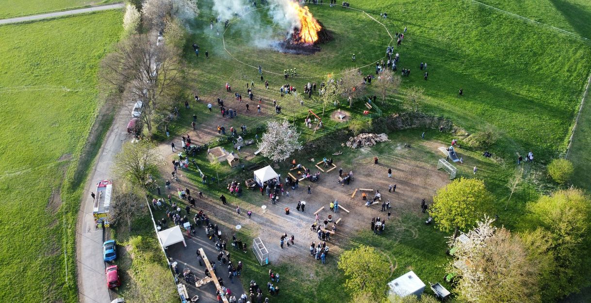 Osterfeuer Luftaufnahme
